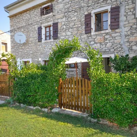 Fuer 2 Personen Ca 30 M In Buzinija, Adriakueste Kroatien Westkueste Von Istrien Apartment *